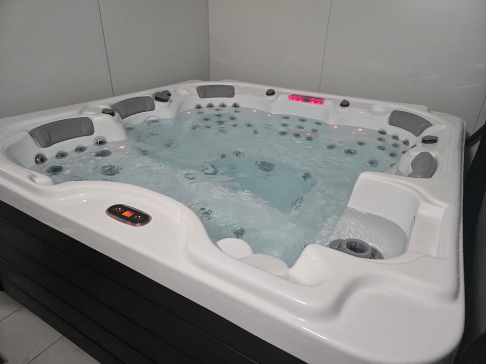 Hot Tub, Hot Tub, Spa and wellness centre/facilities