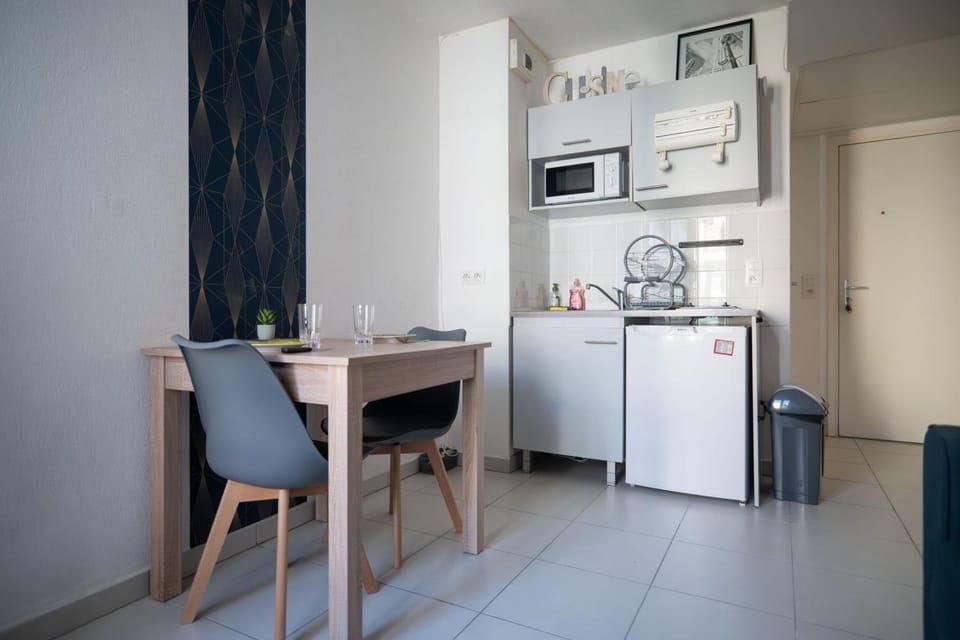 Bail mobilité - Beau studio proche tram Saint-Roch Apartment in Nice