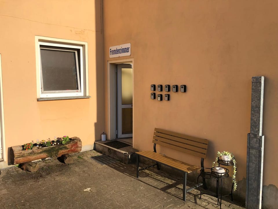 Facade/entrance, Internal: Not applicable to any particular room