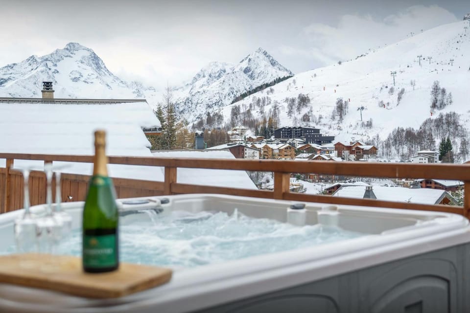 Day, Natural landscape, Hot Tub, Mountain view, Area and facilities