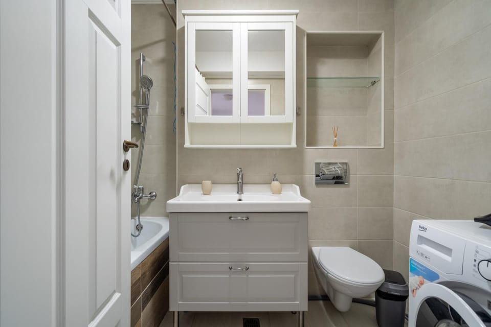 Toilet, Bathroom, washing machine