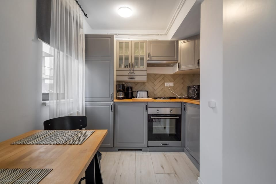 Kitchen or kitchenette, Dining area, oven, stove, toaster