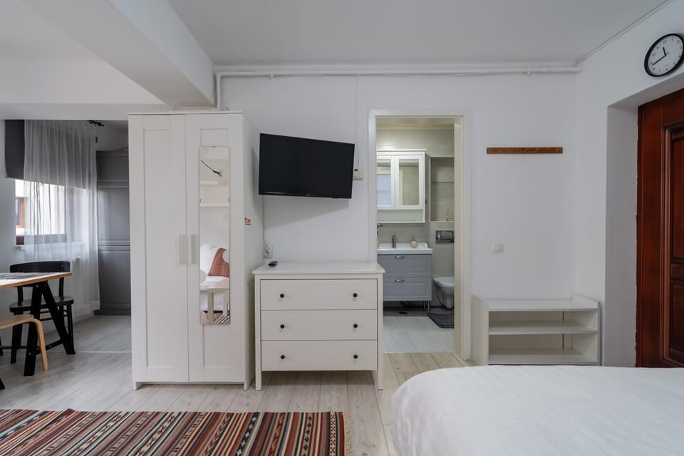 TV and multimedia, Evening entertainment, wardrobe