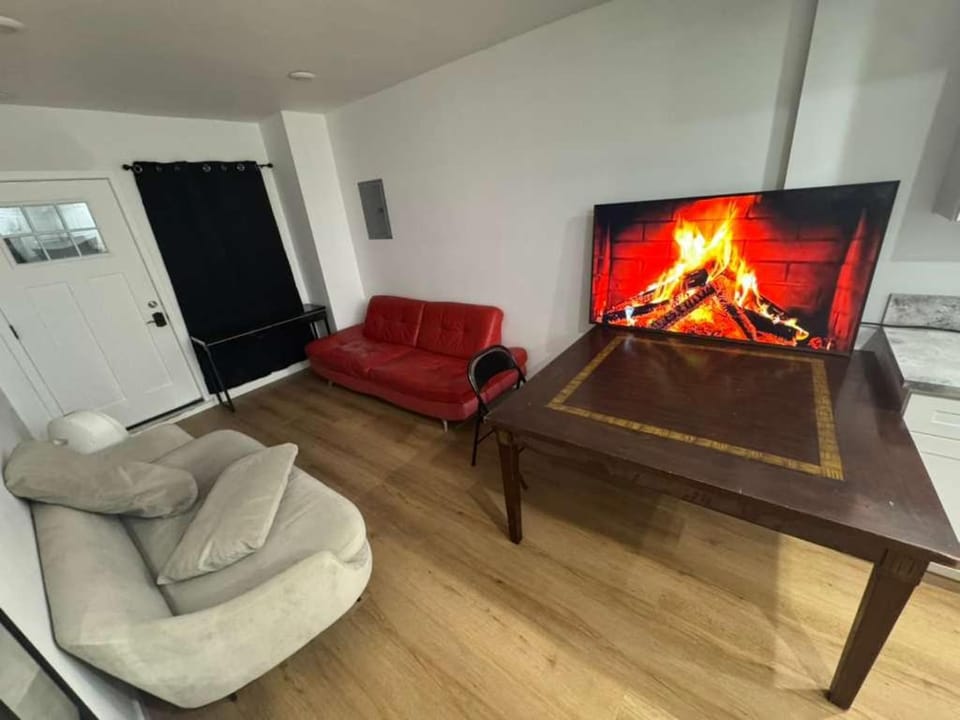 Vernon Vibes Hostel in Los Angeles