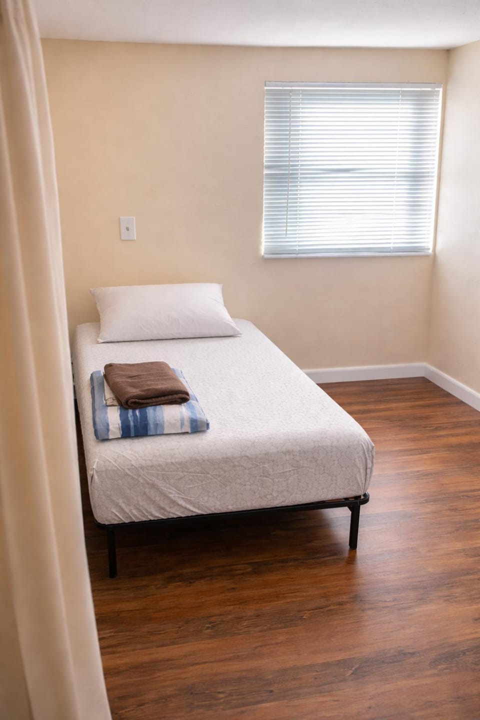 Vernon Vibes Hostel in Los Angeles