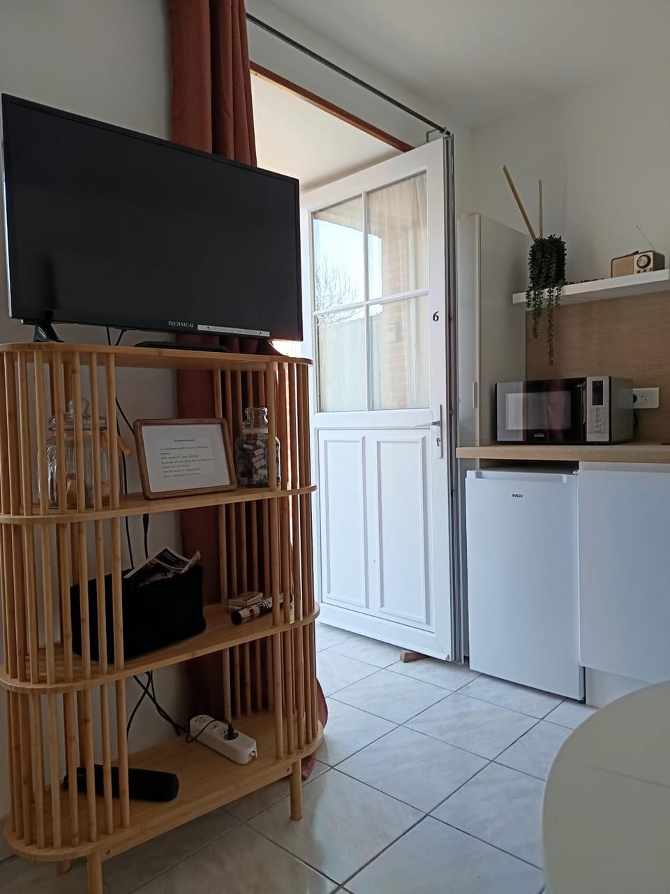Studio 6 équipé proche aéroport naval groupe Apartment in Pays de la Loire
