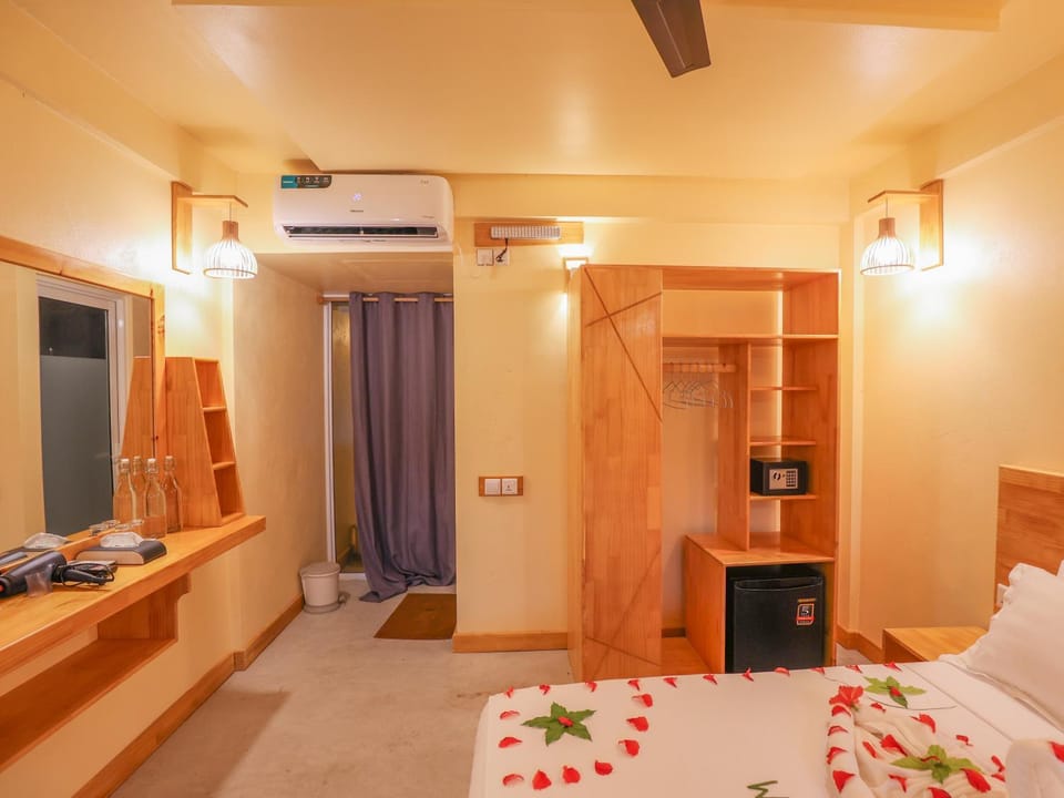 Bed, Bedroom, minibar, safe, wardrobe, air conditioner
