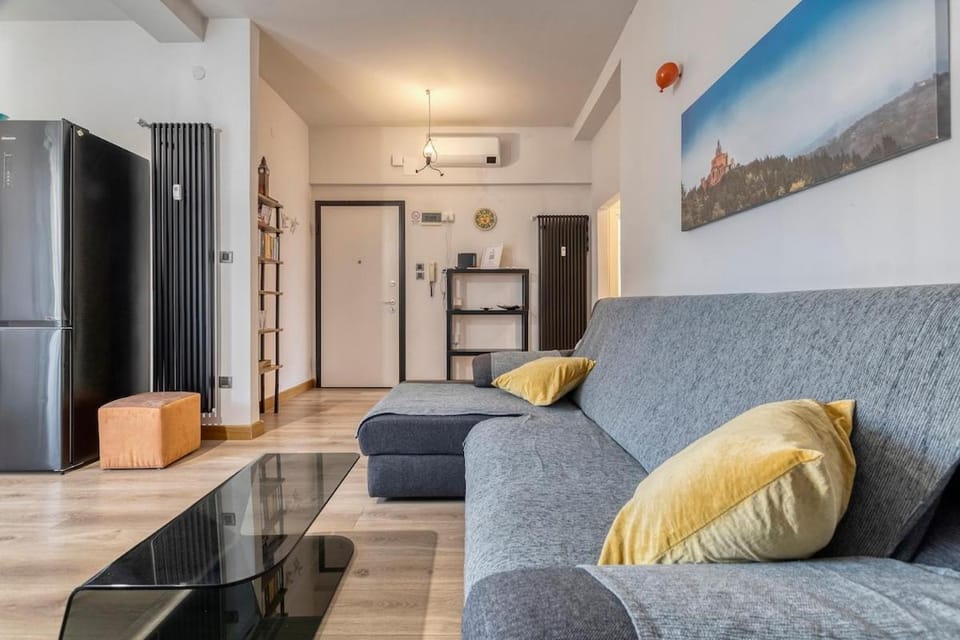 TV and multimedia, Kitchen or kitchenette, Living room, Seating area, air conditioner