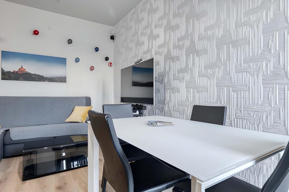 TV and multimedia, Living room, Seating area, Dining area
