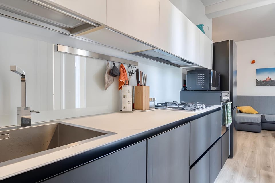 Kitchen or kitchenette, oven, stove