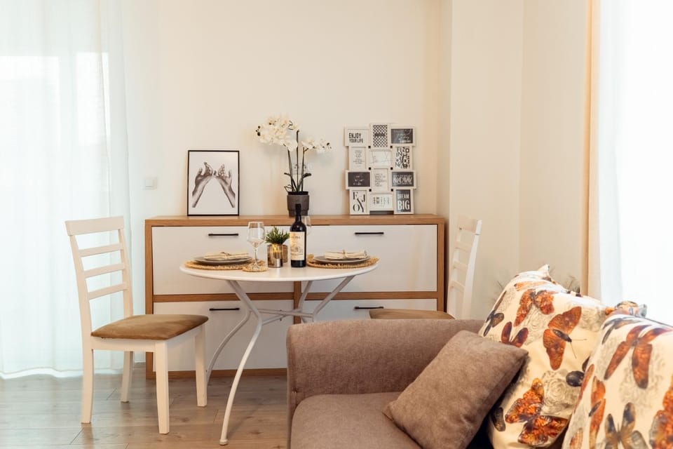 Cozy Luxury Apartments Near Palas Mall Iasi City Apartment in Romania