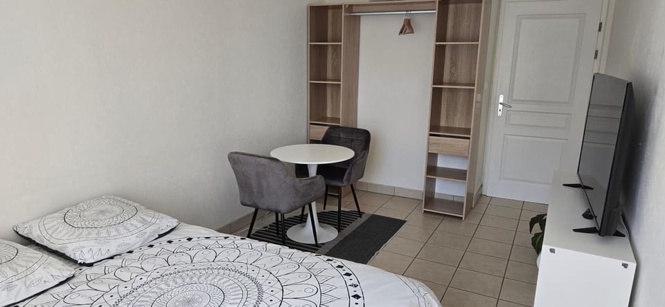 Photo of the whole room, Seating area, Bedroom