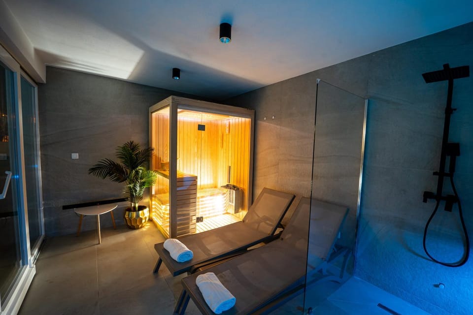 Shower, Sauna