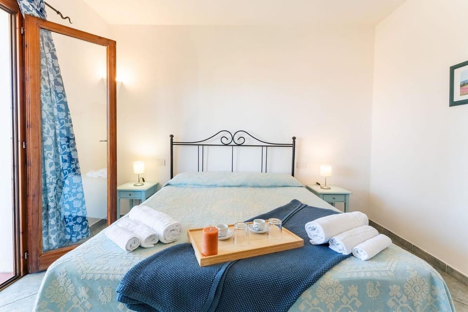 Bed, Decorative detail, Bedroom