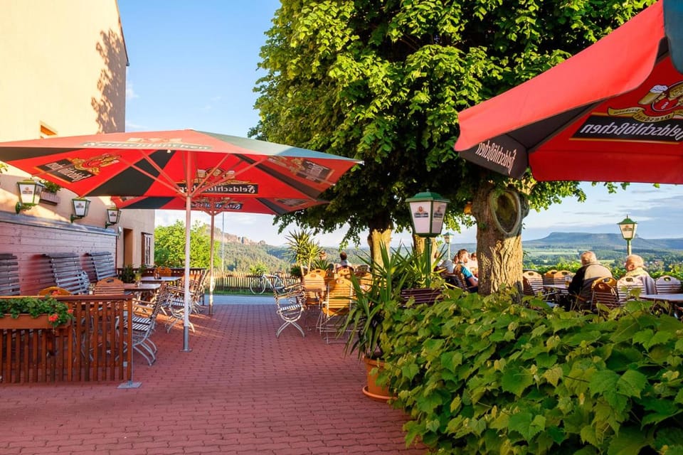 Restaurant/places to eat, Natural landscape, Garden