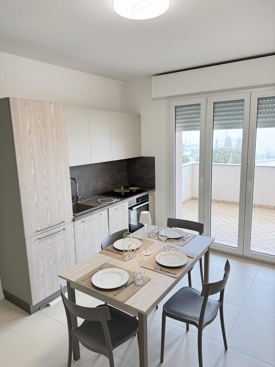 Kitchen or kitchenette, Dining area, stove