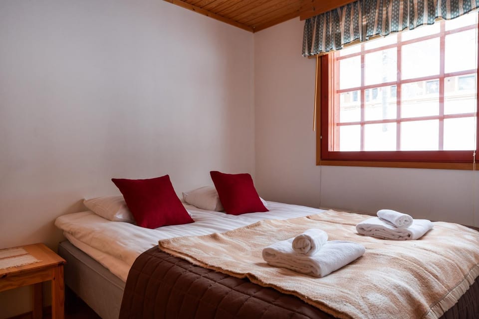 Bed, Bedroom, heating, internet, towels