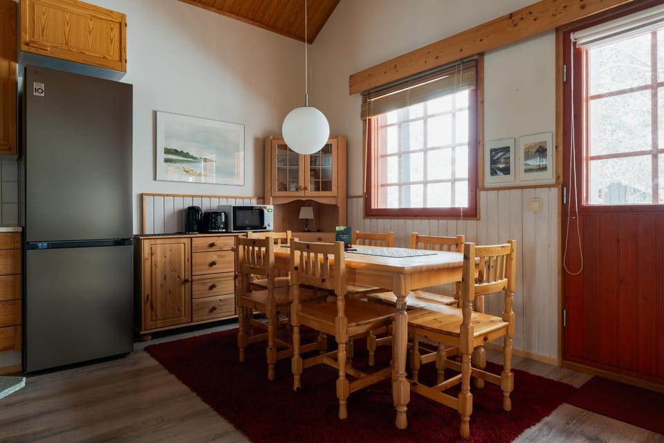 Dining area, heating, internet, kitchen