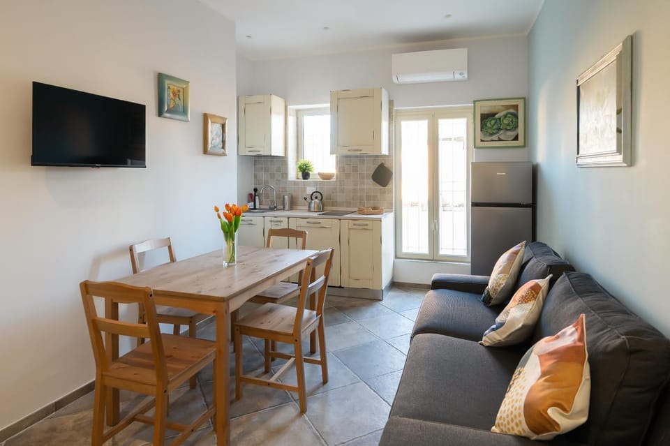 Kitchen or kitchenette, Living room, Dining area