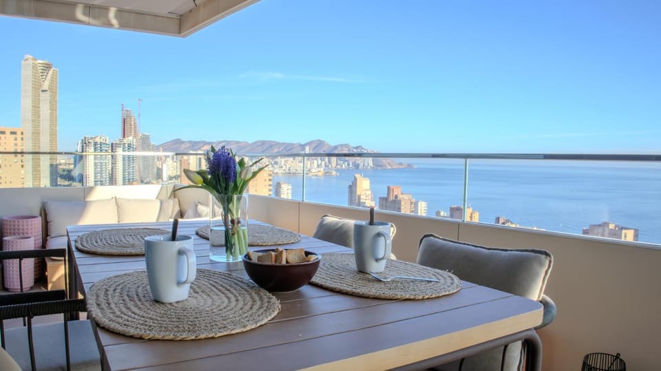 View (from property/room), Balcony/Terrace, City view, Sea view