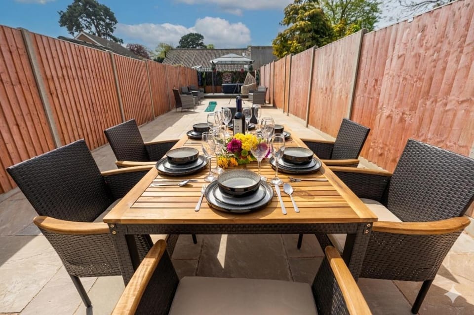Open Mind Property- Bognor Bliss, Hot Tub & Parking Apartment in Bognor Regis