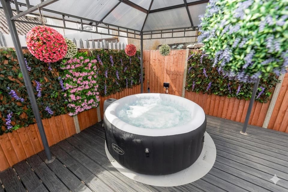 Open Mind Property- Bognor Bliss, Hot Tub & Parking Apartment in Bognor Regis