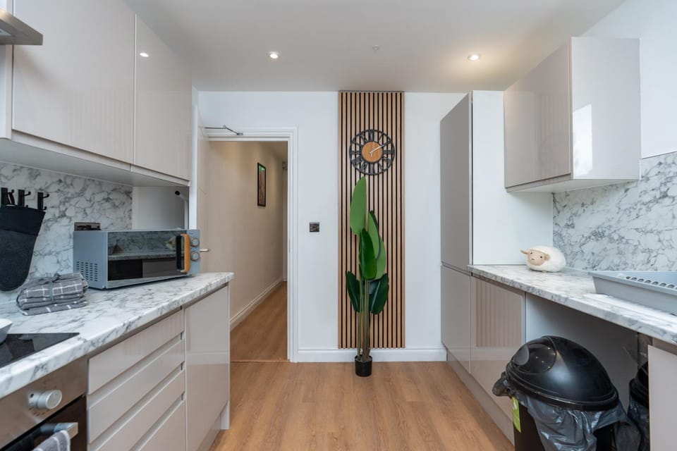 Open Mind Property- Bognor Bliss, Hot Tub & Parking Apartment in Bognor Regis