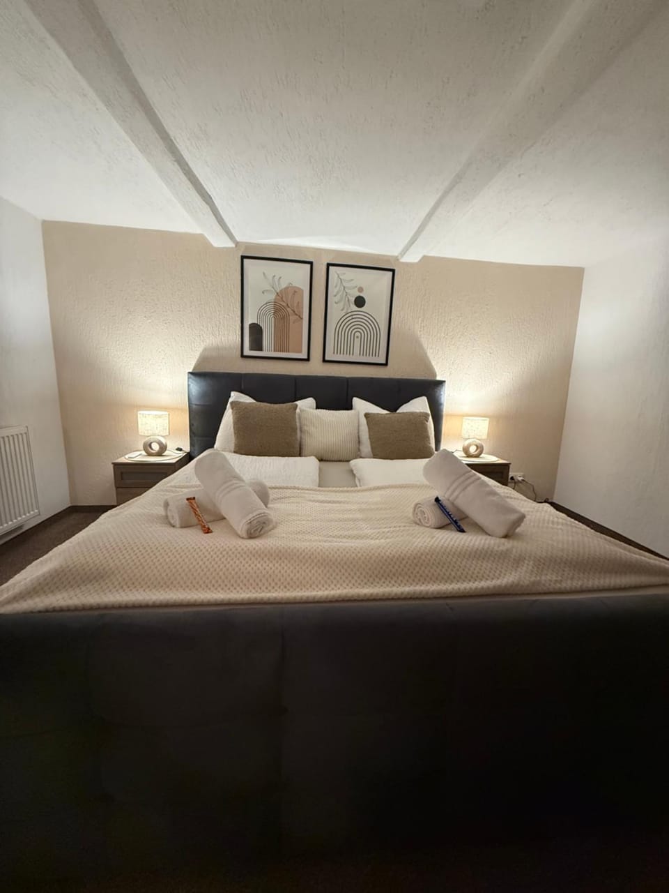 Bed, Photo of the whole room, Bedroom, towels