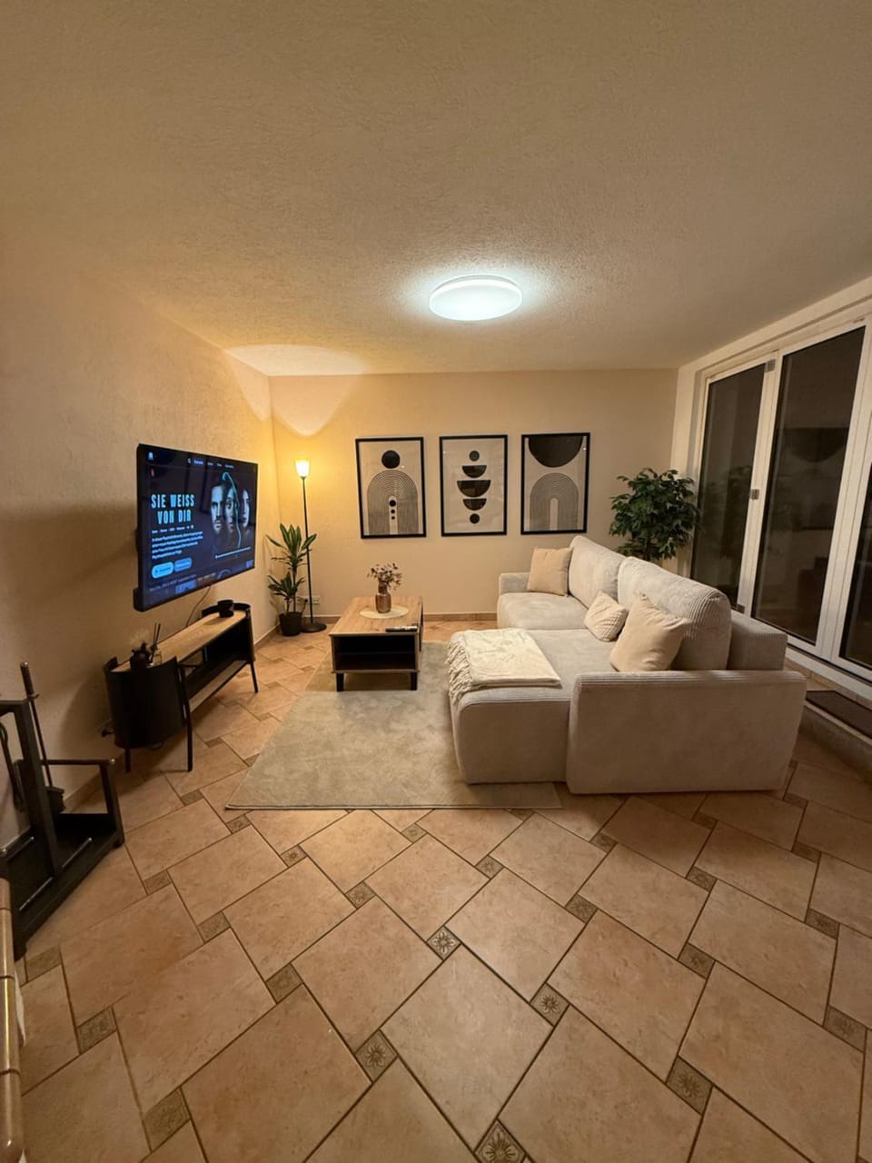 TV and multimedia, Living room, Evening entertainment, fireplace