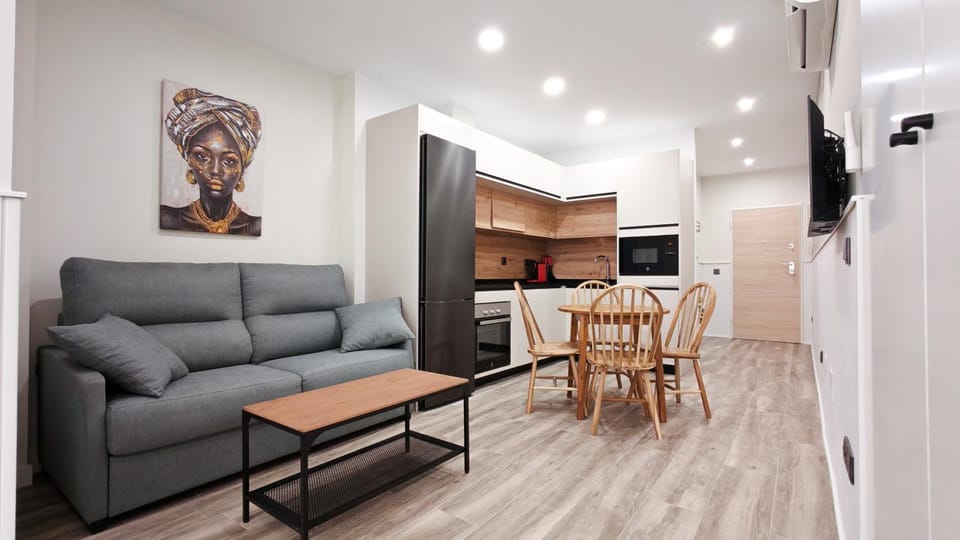 TV and multimedia, Living room, Seating area, Dining area