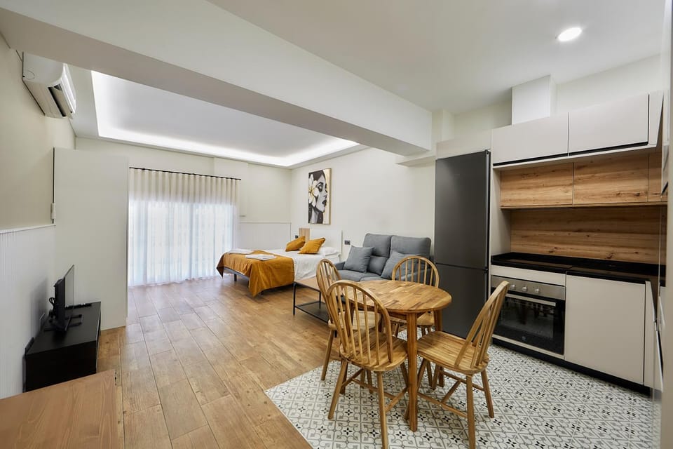 TV and multimedia, Kitchen or kitchenette, Living room, Seating area, Dining area, oven
