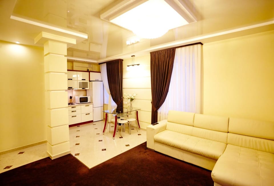 Kitchen or kitchenette, Living room, Photo of the whole room, Decorative detail, Seating area, Dining area