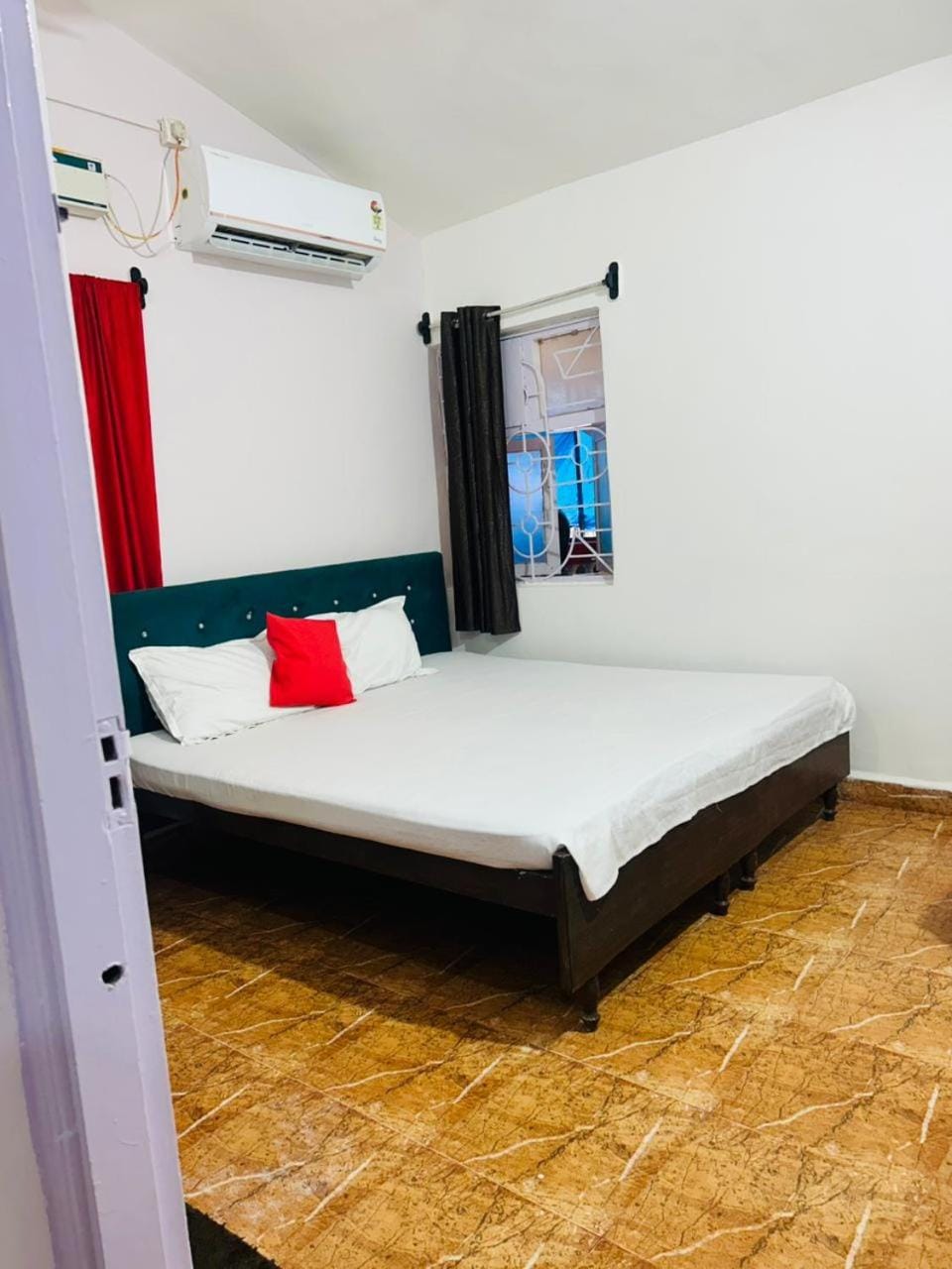 Bed, Bedroom, air conditioner