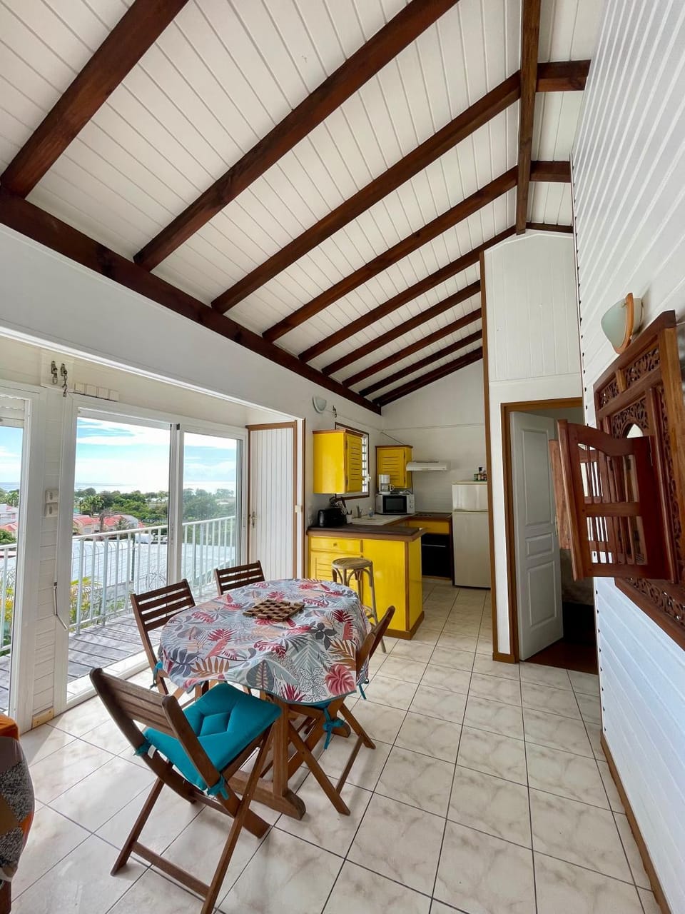 View (from property/room), Kitchen or kitchenette, Seating area, Dining area