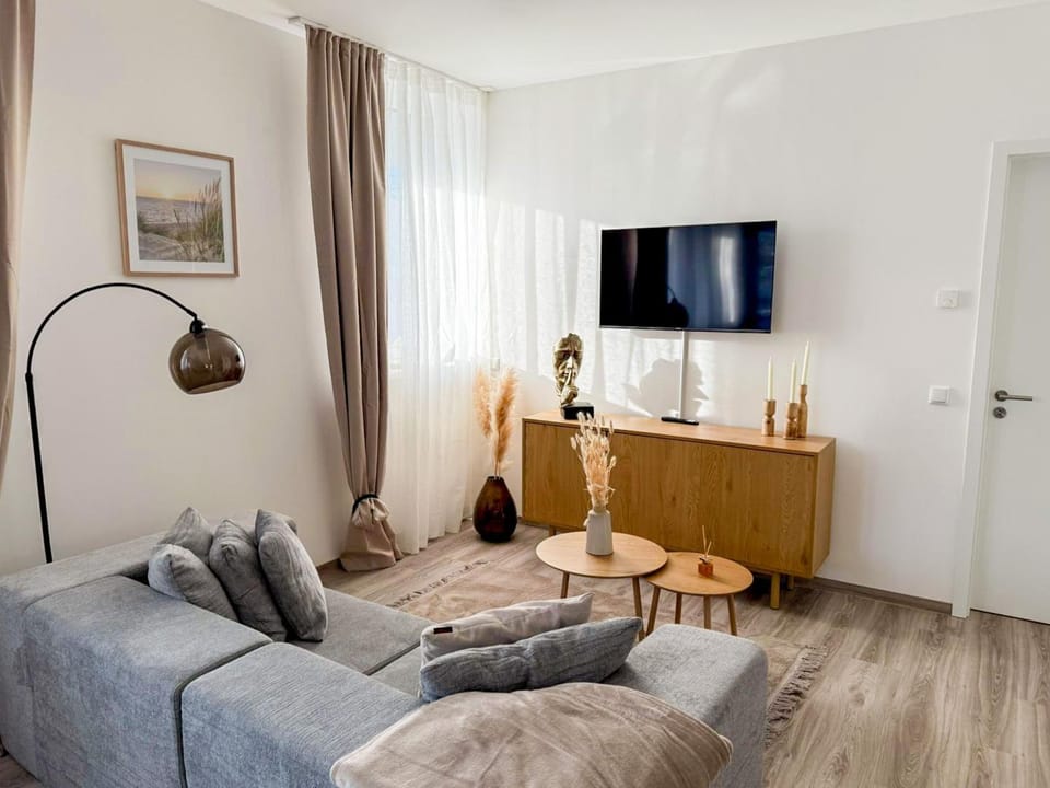 TV and multimedia, Living room, Photo of the whole room, Seating area