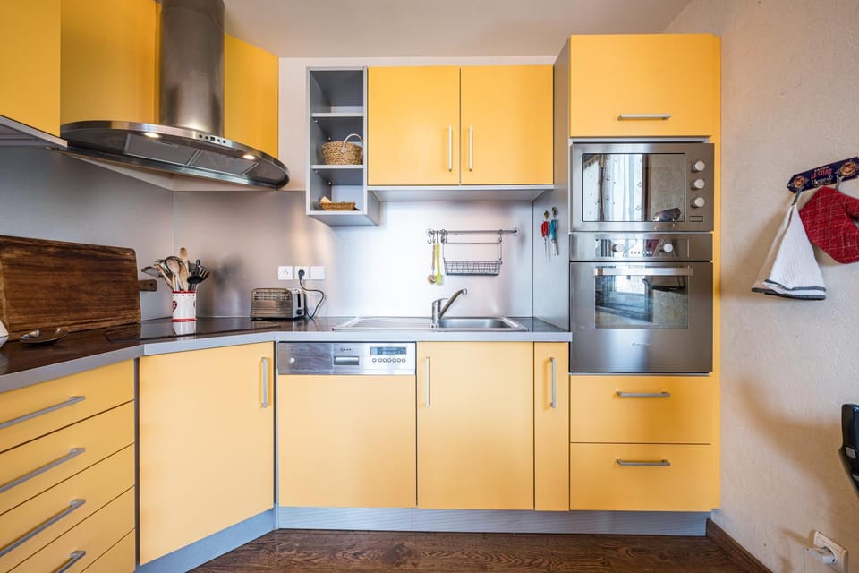 Kitchen or kitchenette, Living room