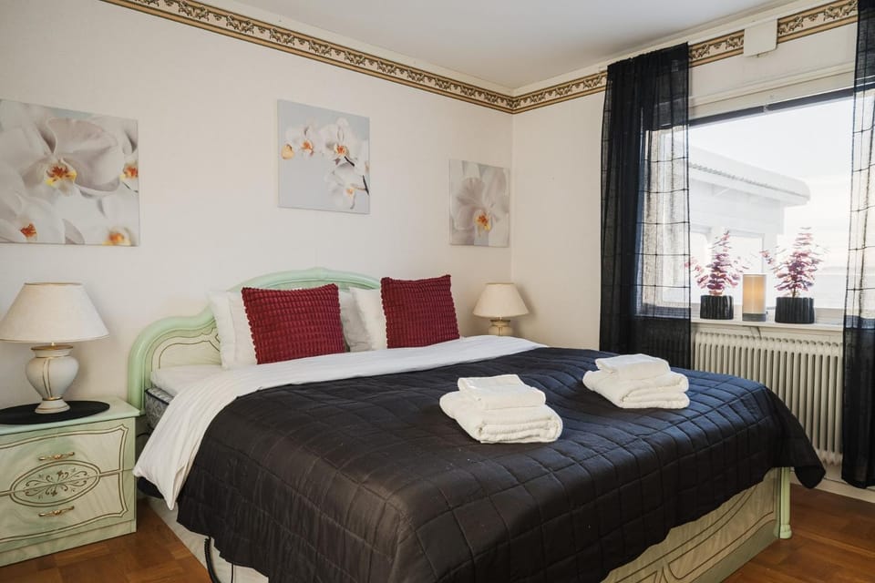 Guestly Homes - Charming 3BR House with Two Showers Villa in Norrbotten County, Sweden