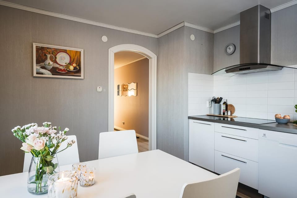 Guestly Homes - Charming 3BR House with Two Showers Villa in Norrbotten County, Sweden