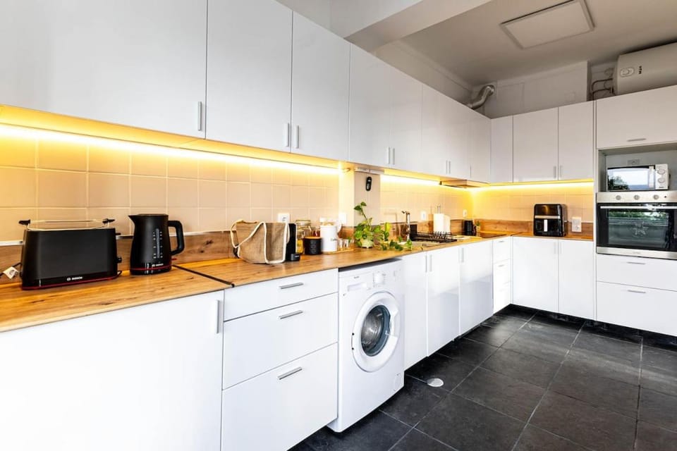 Ambassador's Retreat Apartment in Lisbon District