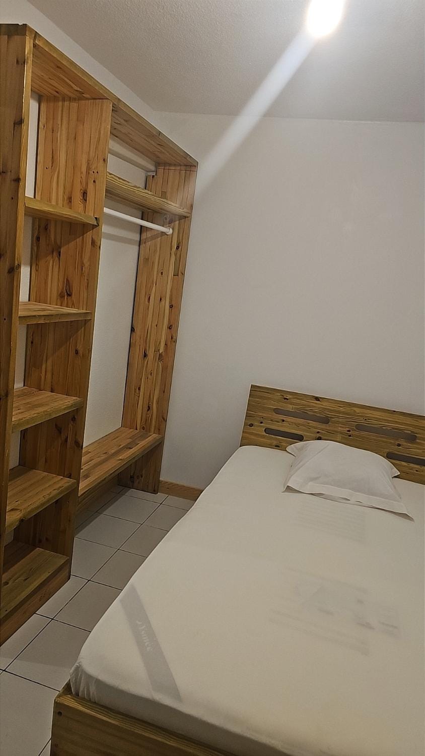 Appartement spacieux, chaleureux et calme Apartment in Les Abymes