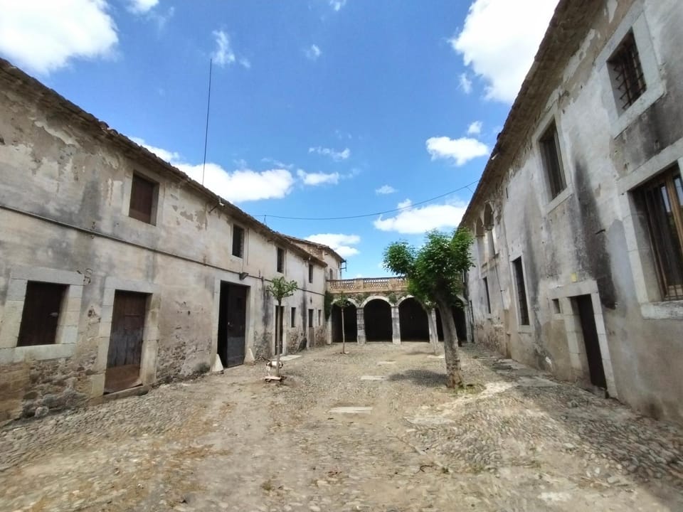 Property building, Patio, Inner courtyard view