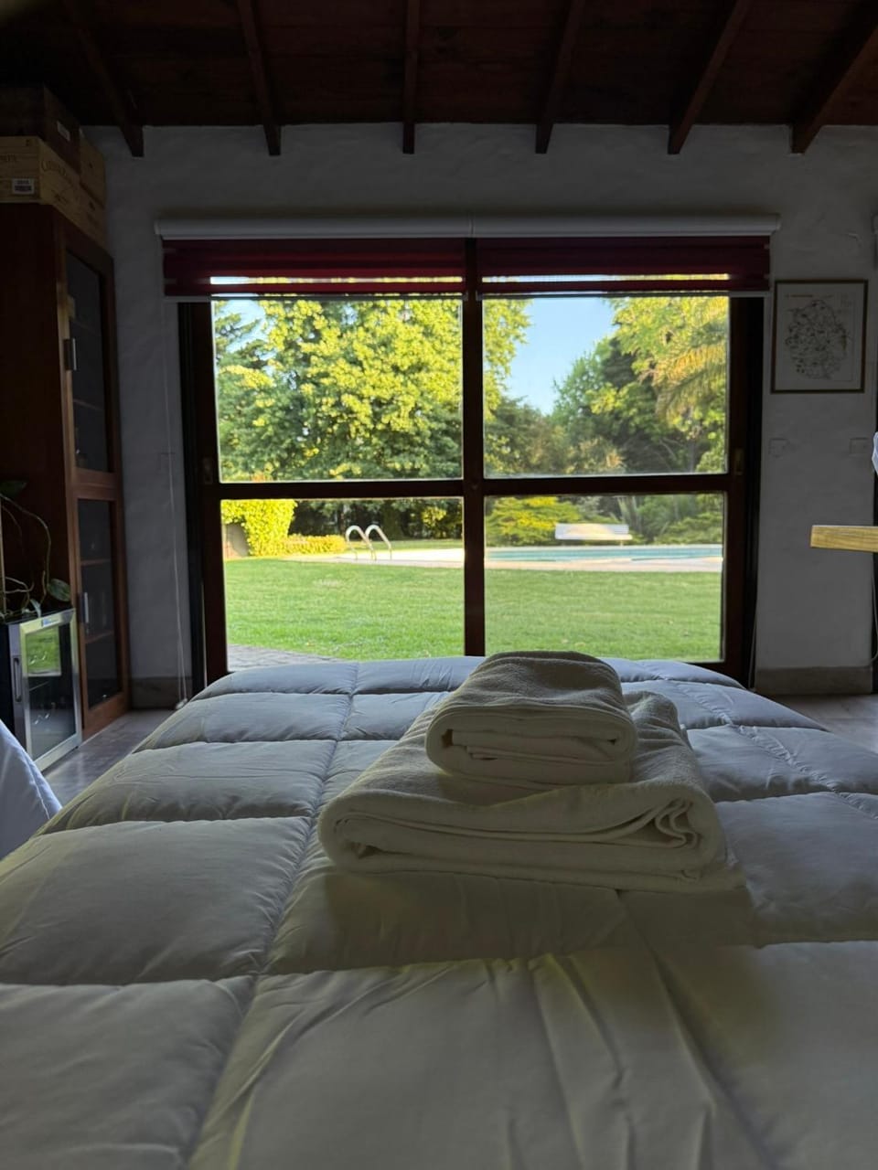 Bed, Photo of the whole room, Bedroom, towels