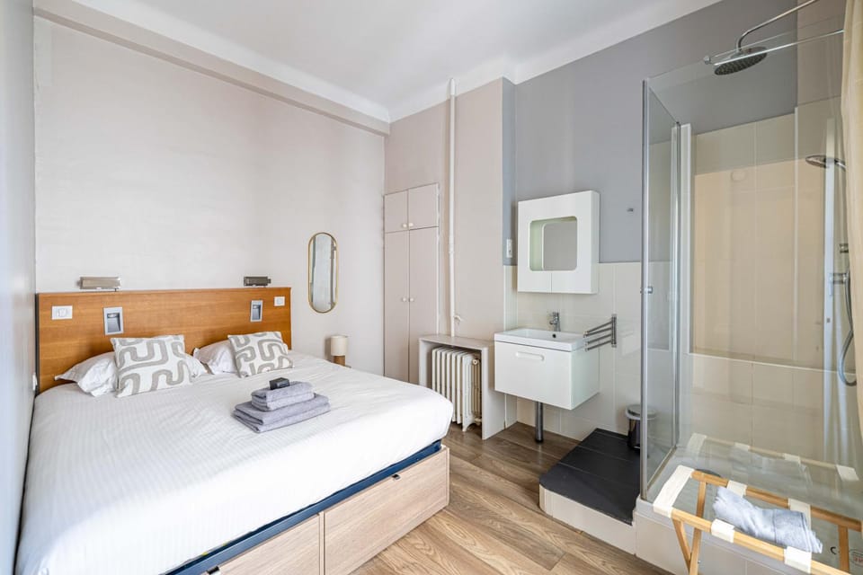 Shower, Bathroom, Photo of the whole room, Bedroom