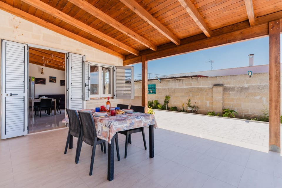 Patio, Dining area