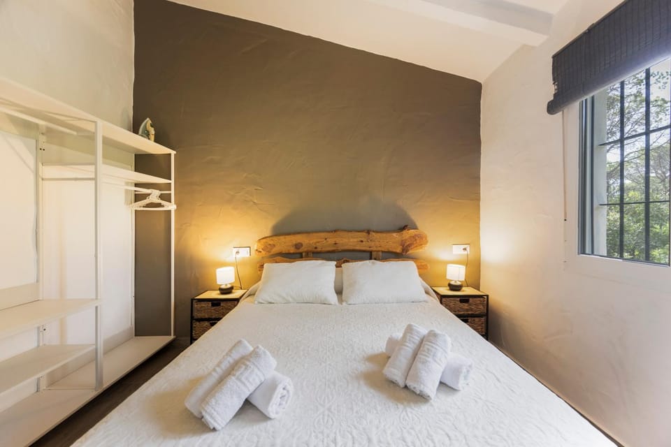 Property building, Living room, Bedroom