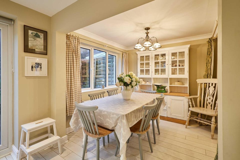 Seating area, Dining area