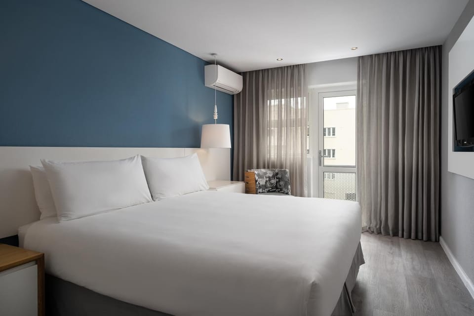 TV and multimedia, Photo of the whole room, Bedroom