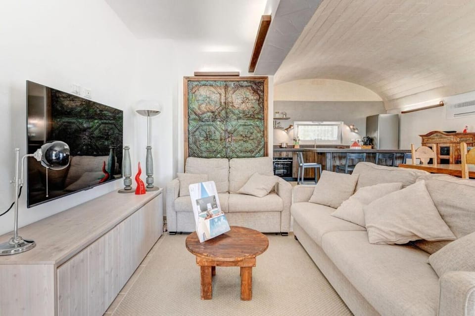 TV and multimedia, Kitchen or kitchenette, Living room, Seating area