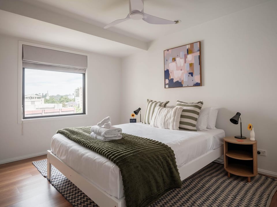 Bed, Bedroom, towels, towels