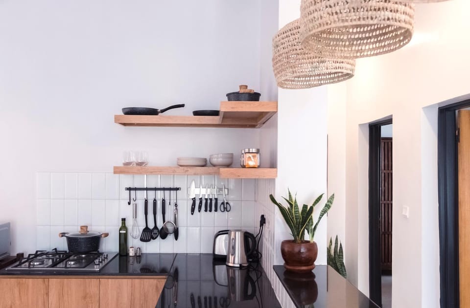 Coffee/tea facilities, Kitchen or kitchenette, stove, toaster